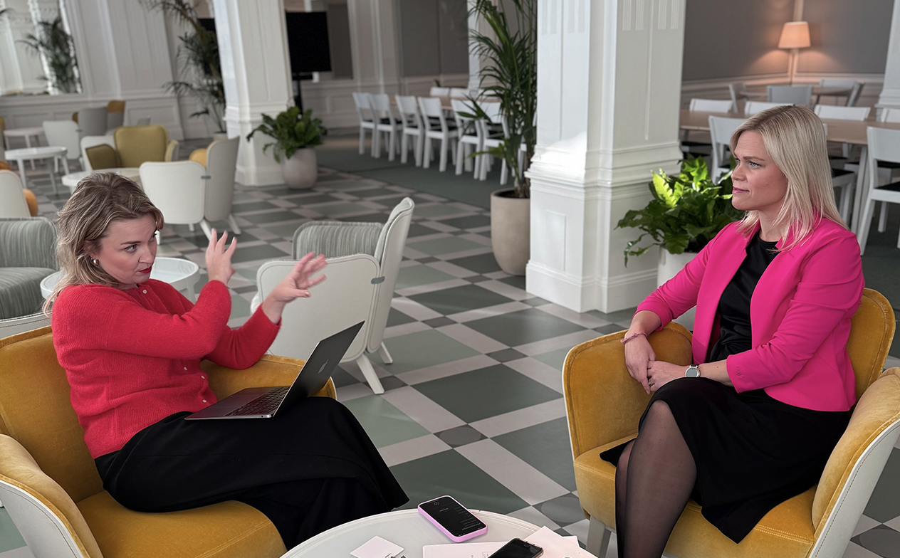 Jämställdhetsministern: rätt att prostituerade betalar skatt i Sverige